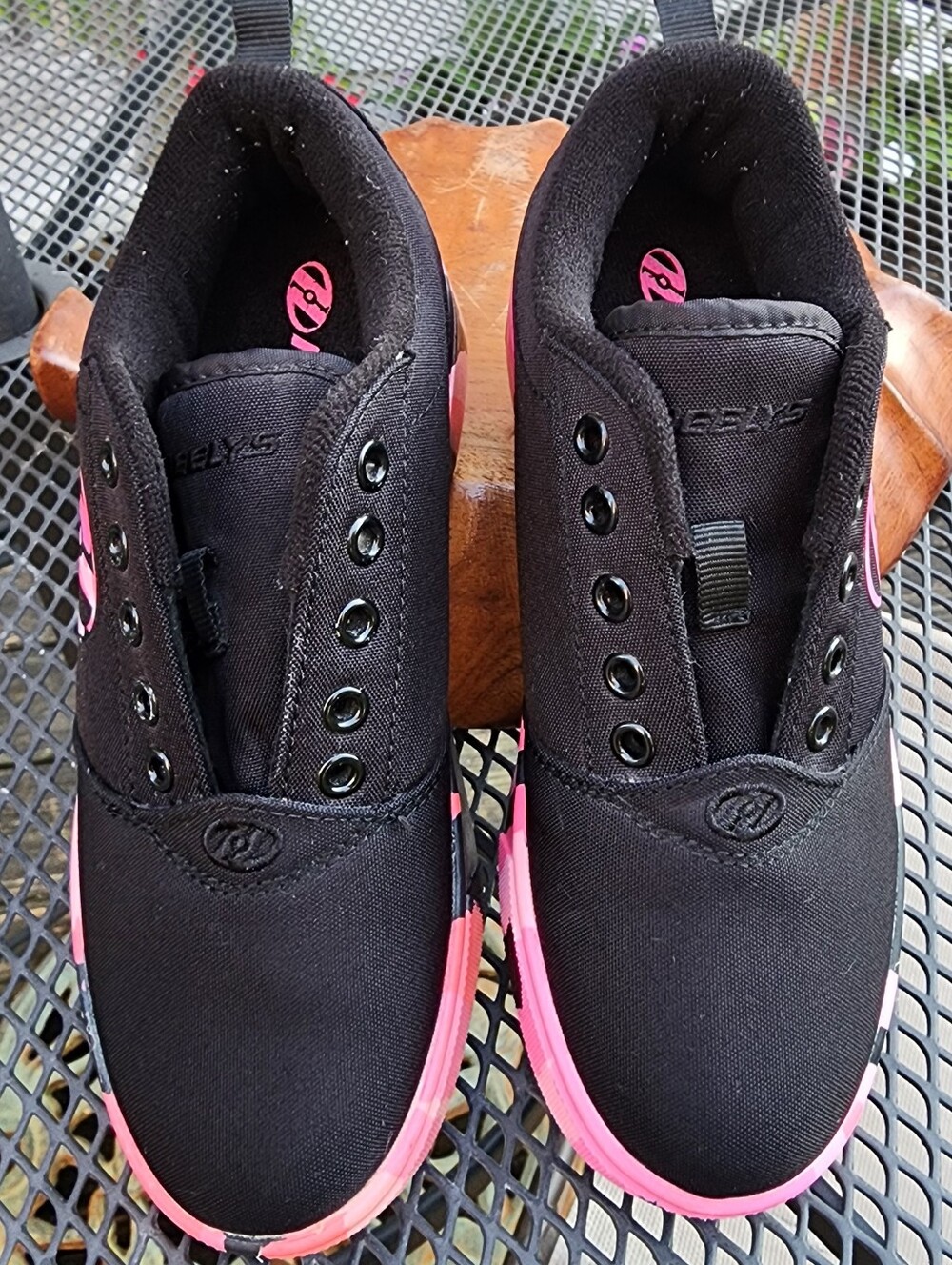 Heelys Black and Pink Low-Top Skate Sneakers Youth 3